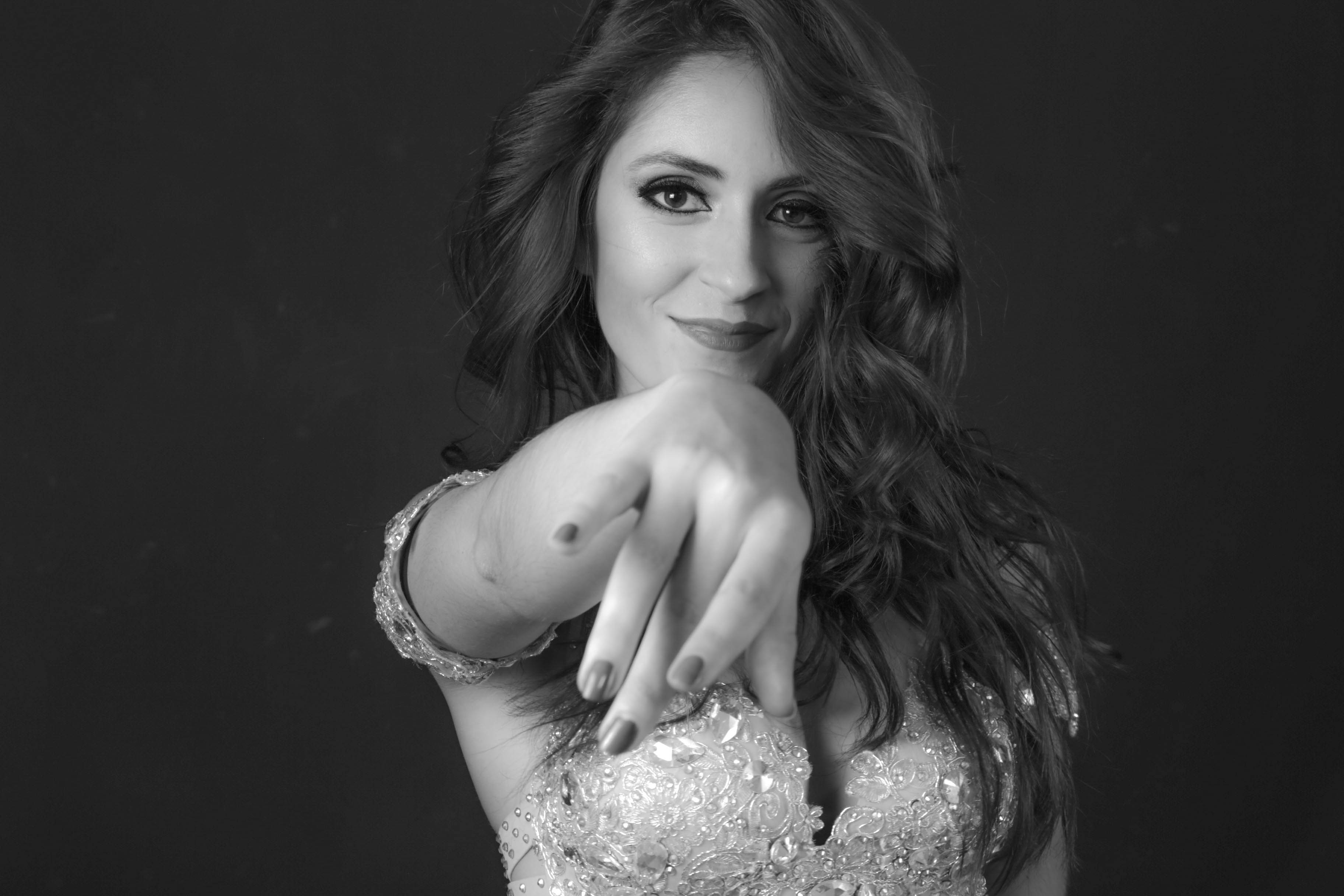 Bailarina Dança do ventre Preto e Branco